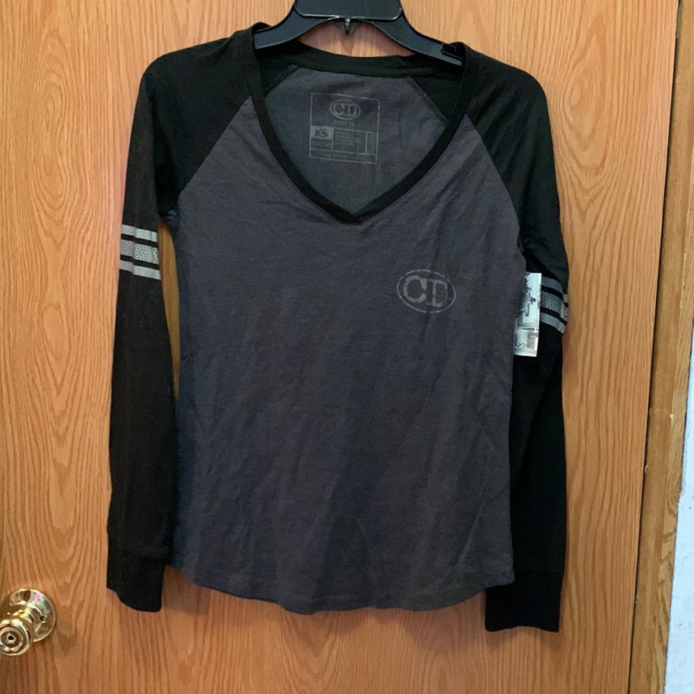 Ladies long sleeve black v-neck T-shirt NEW